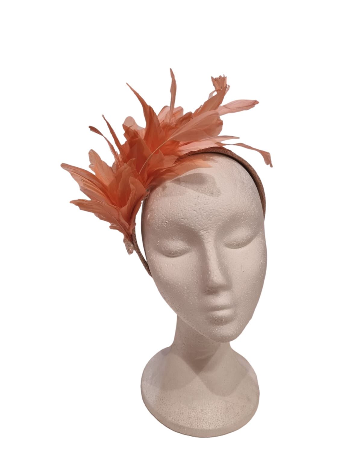 Diadema con plumas color salmón