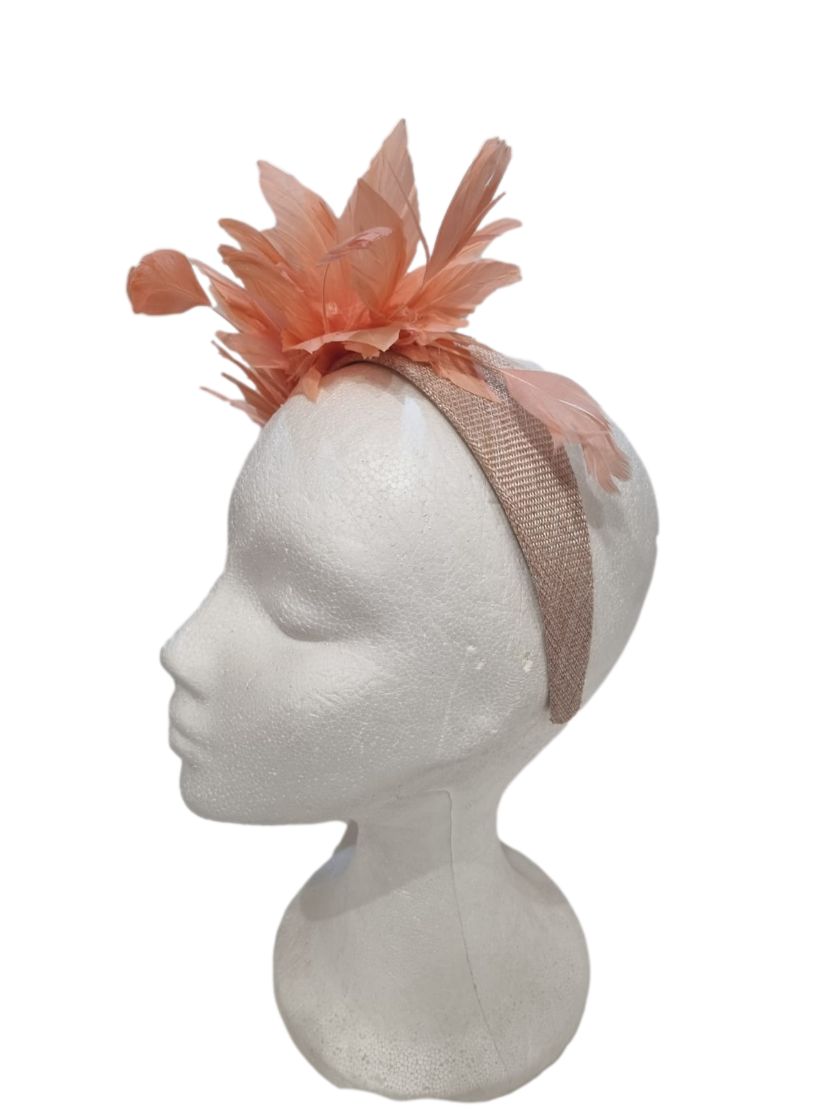 Diadema con plumas color salmón