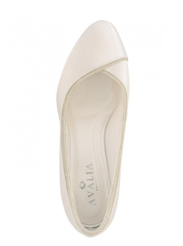Bridal court shoe with 6 cm heel