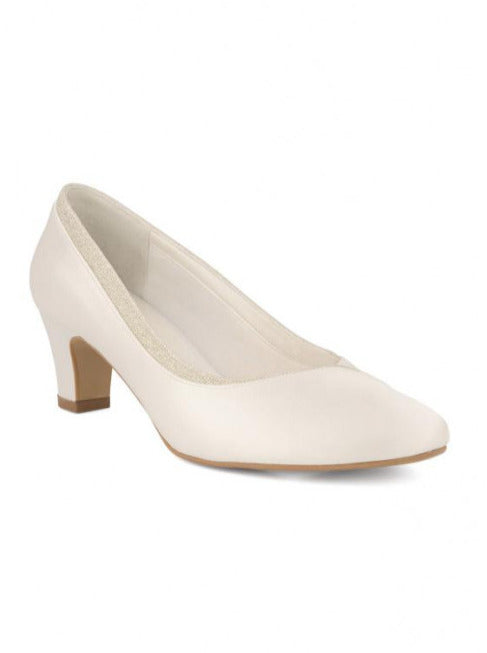 Bridal court shoe with 6 cm heel