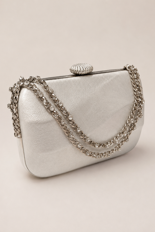 Bolso clutch plateado elegante