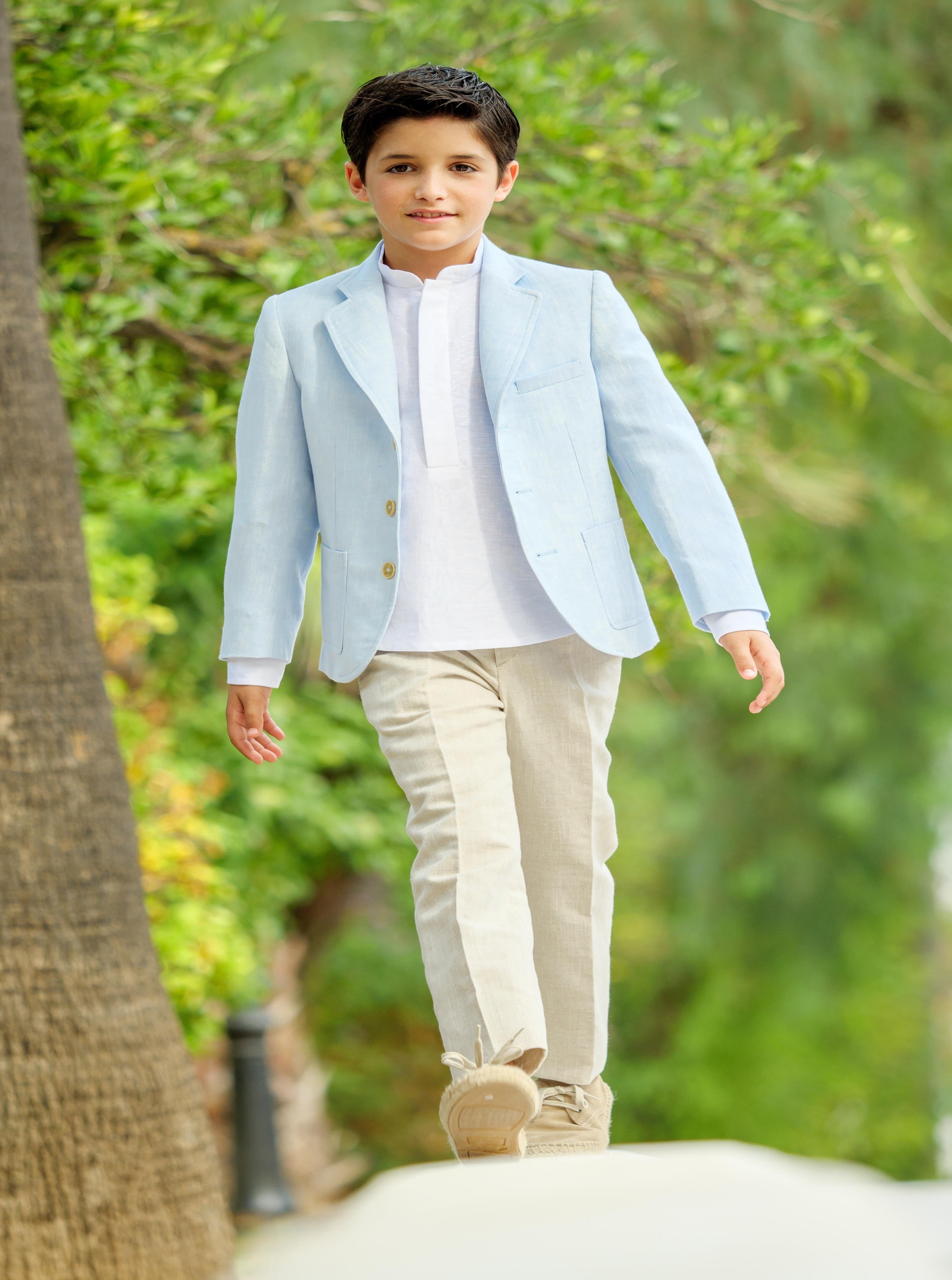 Niños con fashion trajes modernos