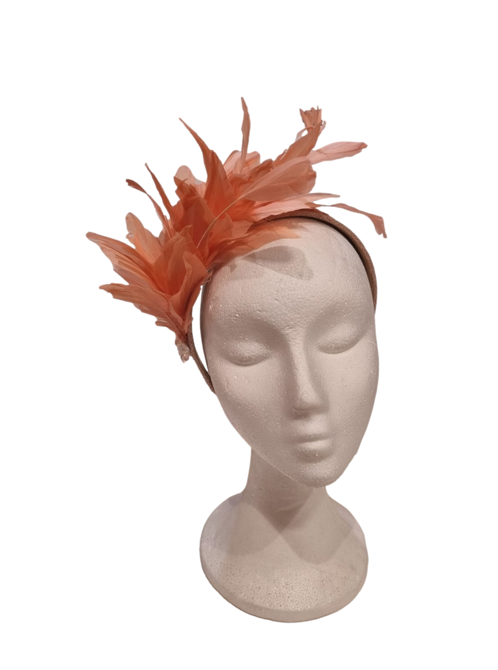 Diadema con plumas color salmón