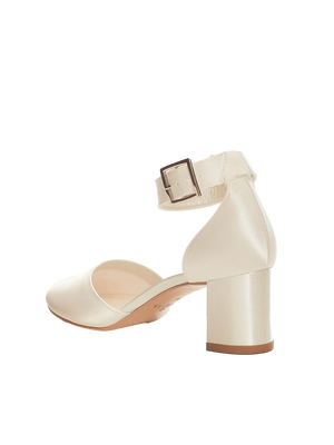 Zapato de novia tacón ancho altura 6 cm.